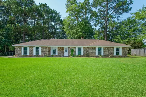 106 Robin Hood Dr, Petal, MS 39465