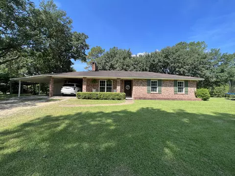 62 Moores Ln, Columbia, MS 39429