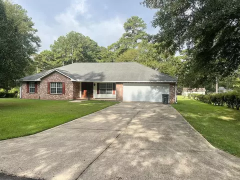 405 Dobson St, Ellisville, MS 39437