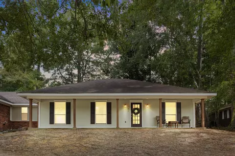 62 Sharmont Dr, Hattiesburg, MS 39402