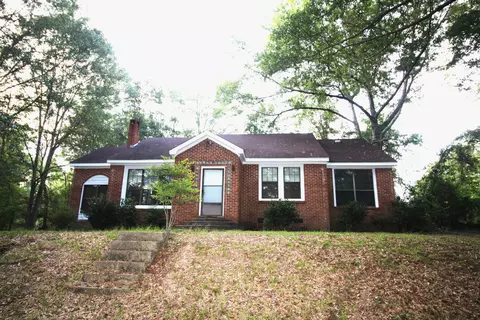 40 N 3rd St, Bay Springs, MS 39442