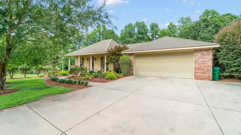 101 Zachery Dr, Hattiesburg, MS 39402