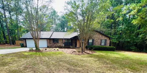 68 Lake Estates Dr S, Hattiesburg, MS 39402