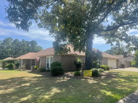 901 Sioux Ln, Hattiesburg, MS 39402