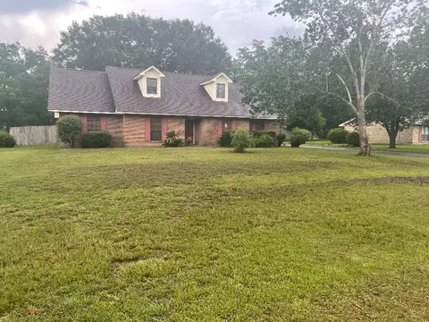 1608 N Main St, Columbia, MS 39429