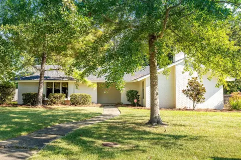 115 Bellair Dr, Hattiesburg, MS 39402