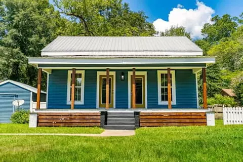 403 Main St, Ellisville, MS 39437