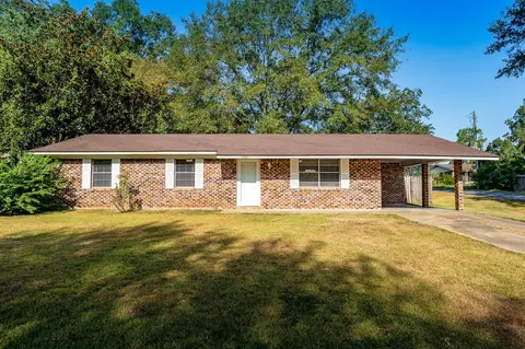 1201 Dawn Dr, Ellisville, MS 39437