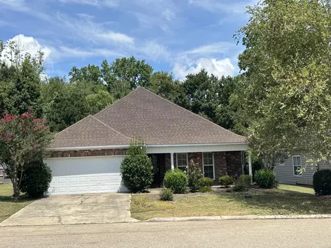 1 Montrose Ct, Hattiesburg, MS 39402