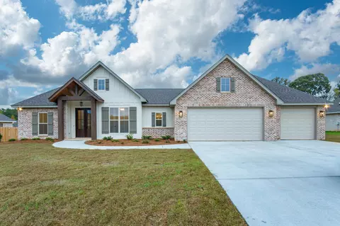 15 Dora Ln, Hattiesburg, MS 39402