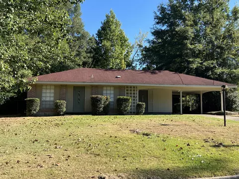 909 Sunset Cir, Columbia, MS 39429