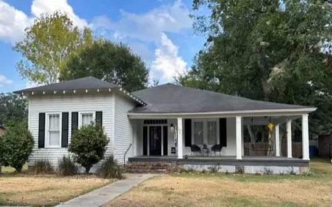 700 Oak Ave, Columbia, MS 39429
