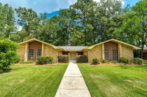 112 Rhodes Dr, Hattiesburg, MS 39402