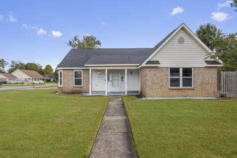 9612 Iroquois Ave, Ocean Springs, MS 39564