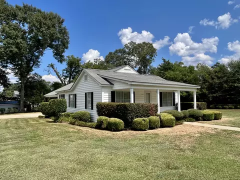 407 Cedar Ave, Richton, MS 39476