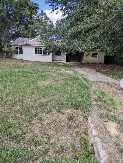 1004 W Hinton Ave, Lumberton, MS 39455