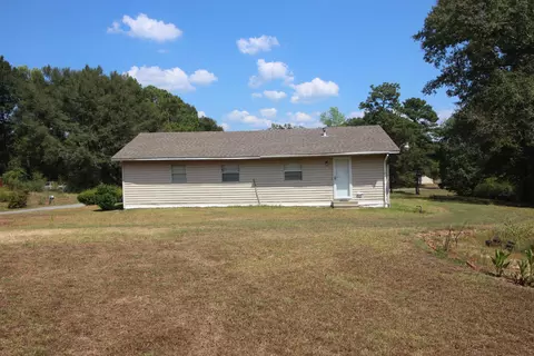 70 Longview Dr, Ellisville, MS 39437