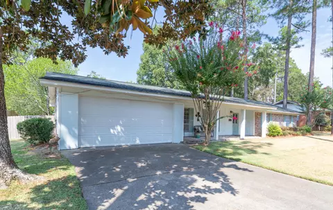 1211 Windsor Dr, Hattiesburg, MS 39402