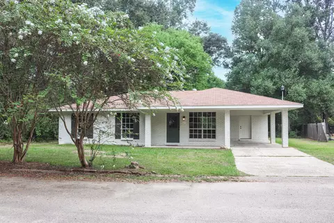 135 Crescent Dr, Hattiesburg, MS 39401