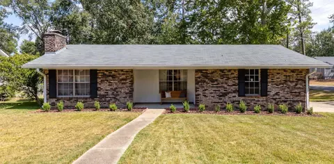 338 Emerson Dr, Hattiesburg, MS 39401
