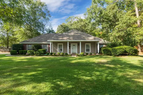 31 Country Ln, Hattiesburg, MS 39402