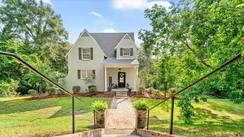 1131 N 6th Ave, Laurel, MS 39440