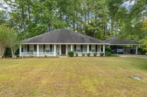 11 Melrose Cir, Hattiesburg, MS 39402