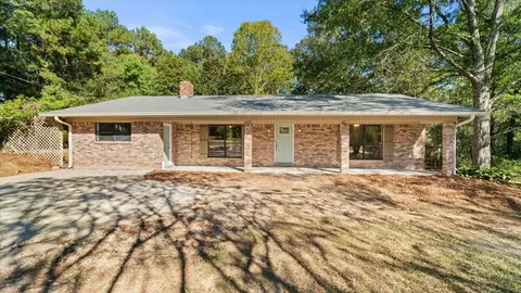 34 Cottage View Dr, Ellisville, MS 39437