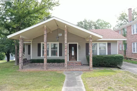 851 N 8th Ave, Laurel, MS 39440
