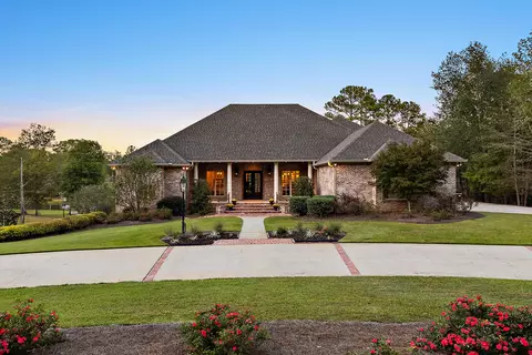 115 Lake Estates Dr, Hattiesburg, MS 39402