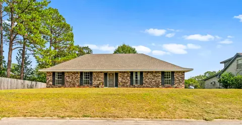 905 Ivy Ln, Hattiesburg, MS 39401