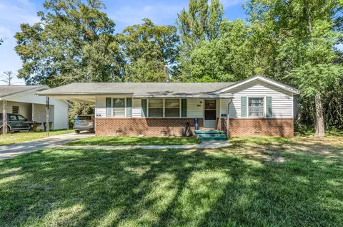 1717 Creekmore Ln, Hattiesburg, MS 39401