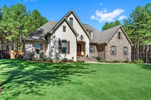 4 Woodlands Dr, Laurel, MS 39443