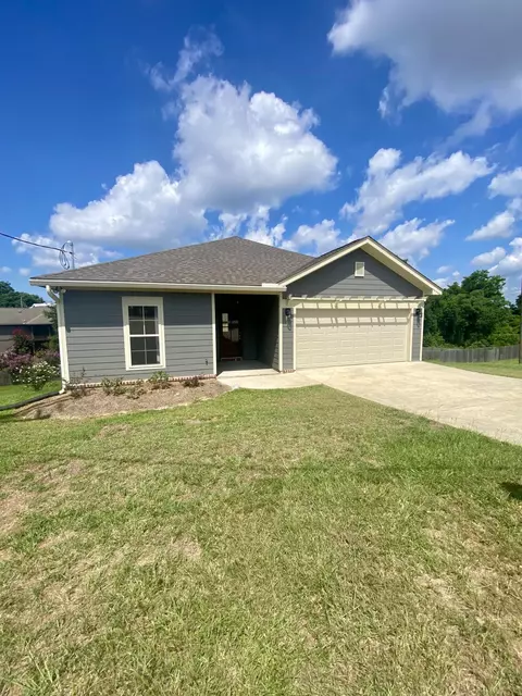 15 Mercer Dr, Petal, MS 39465