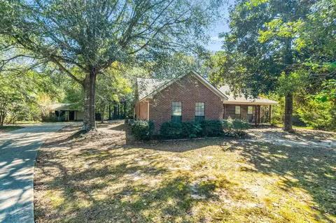28 Shelton Cedar Rd, Moselle, MS 39459
