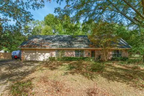 5468 Meadow Oaks Park Dr, Jackson, MS 39211