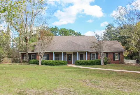 44 Bates Ln, Hattiesburg, MS 39402