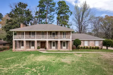 7 Canterbury Dr, Hattiesburg, MS 39402