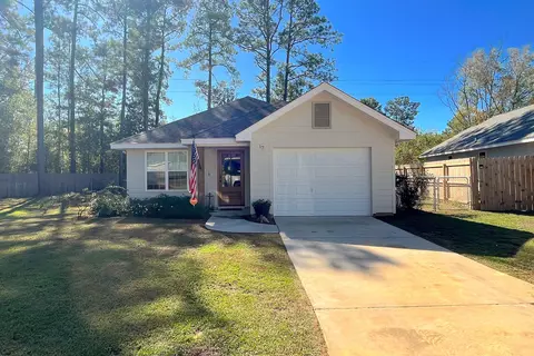 17 High Hills Dr, Hattiesburg, MS 39402
