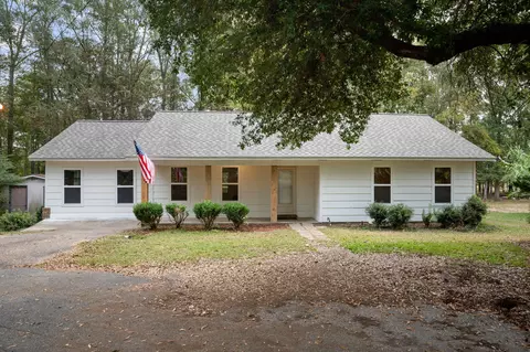415 Sanders St, Sandersville, MS 39477