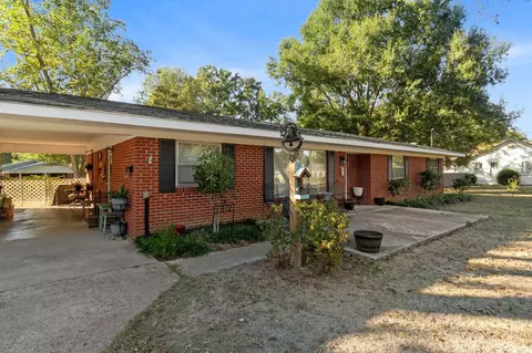 1812 Old Bay Spgs, Laurel, MS 39440