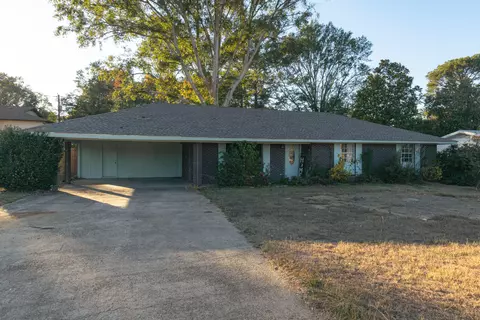 606 SE 10th Ave, Magee, MS 39111