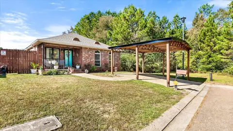 9 Charnisay Dr, Hattiesburg, MS 39402