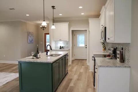 Kitchen - 6 N Slade Rd, Sumrall, MS 39482 photo 4 of 6
