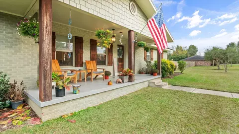 301 Clarendon Ave, Petal, MS 39465 photo 2
