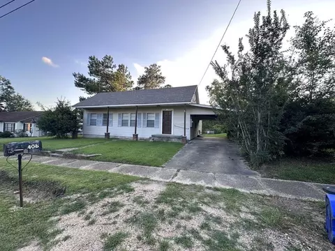 406 Oak St, Mendenhall, MS 39114