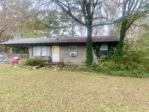 617 W Main St, Sandersville, MS 39477