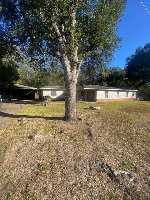 677 Laurel Dr, Laurel, MS 39440