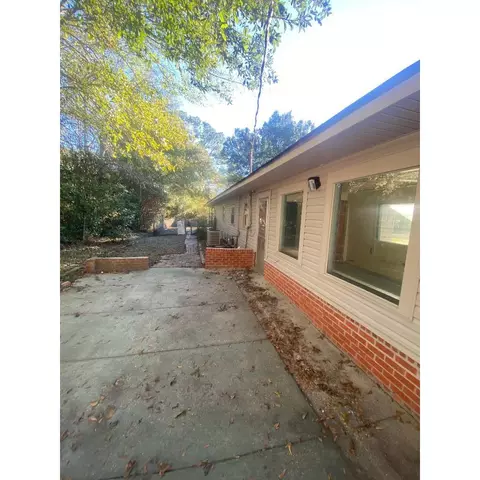 677 Laurel Dr, Laurel, MS 39440 photo 2