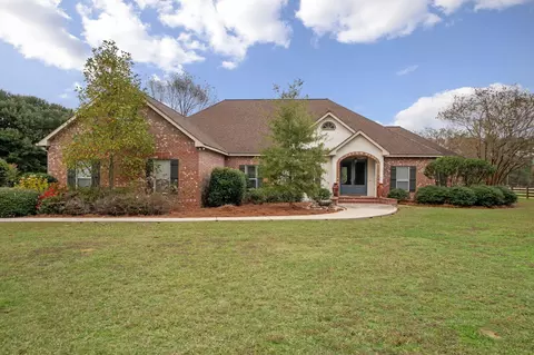 79 Raybourn Rd, Sumrall, MS 39482